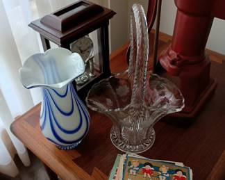 Collectible glass and 
Vintage post Cards 