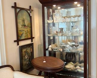 LIGHTED DISPLAY CABINET