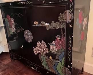 Lovely Chinese influenced cabinet