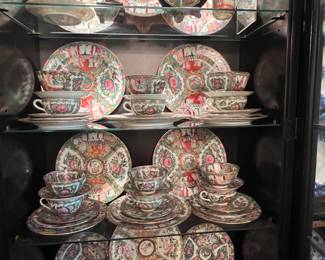 Beautiful porcelain Chinese dinner service approximately 60 pieces in the rose medallion pattern