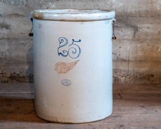 A Redwing #25 Crock in exceptional condition, made by Redwing Union Stoneware Co. of Red Wing, Minn. Circa 1915. One of the handles has been worn down significantly.
