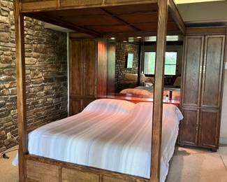 Henredon Queen Bed Set w/Sleep Number Adjustable Bed Frame