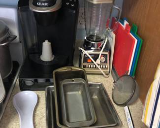 Keurig, blender, pans