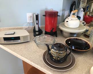 Bose radio, kitchenware