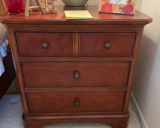 Thomasville 3 Drawer chest -a pair
Great condition