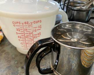 Stainless Steel Spring-Handle Flour Sifter