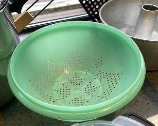 Tupperware Jadeite Green Colander