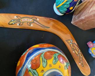 Davric  Australia Hand Painted Kangaroo/Lizard Design Boomerang - Size 18"