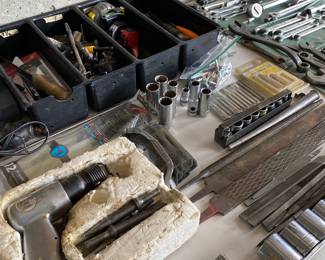 Pneumatic Air Tool, Assortment of Sockets