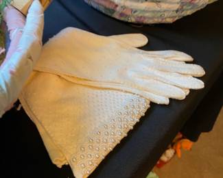 Long Beaded White Fashion Gloves