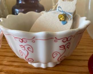 2003 Starbucks Round Scallop Tulip Bowl 