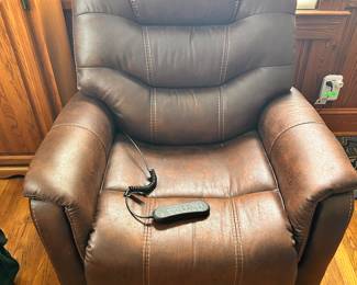 Leather lift chair (stunning)