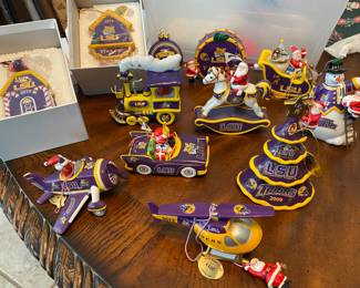 Great selection of LSU Tiger Ornaments.  Several have never been used.  Most are in excellent condition. 