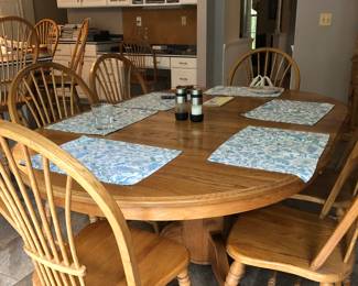 Oak kitchen table with 6 chairs