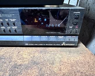 Mitsubishi VCR HS-413 UR
