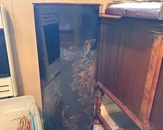 Oriental black lacquer/floral etched plant stand