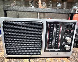 Working Vintage GE AM/FM radio