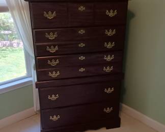 chest of drawers in great shape