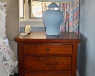 Apsen Home nightstands