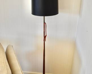 Horn-shaped floor lamp