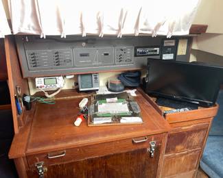 Sailboat cabin cabinets