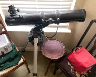 Telescope with tracking features 