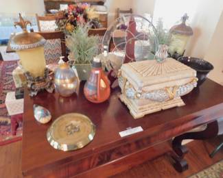 SLAG GLASS MANTLE LAMPS AND DECORATOR ITMES