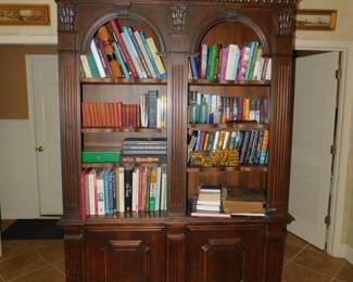 ITALIAN BOOKCASE WITH 2 CABINETS