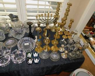 BRASS CANDLE HOLDER FROM ENGLAND , WILLIAMSBURG, BALDWIN AND ORREFORES