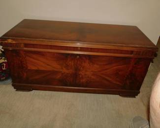 VINTAGE ROOS CEDAR CHEST