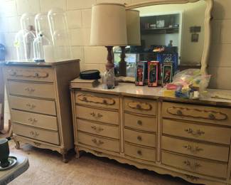 dresser and chest of drawers