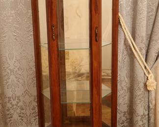 Vintage Lighted Mirrored Curio Cabinet.  Door with magnetic latch; very good condition.