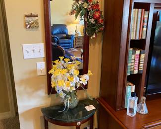 Marble half moon table, m  as aching mirror