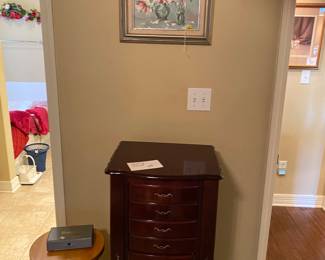 Jewelry cabinet 