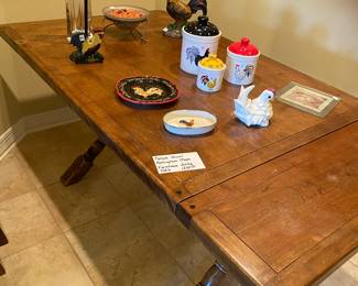 Farmhouse table w/ 2 leafs