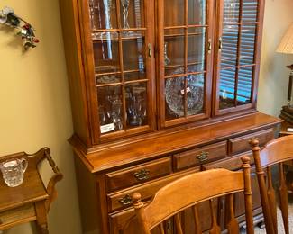 Kling china cabinet 