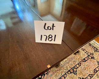 Beautiful Antique Drop Leaf Table, with 3 additional leaves