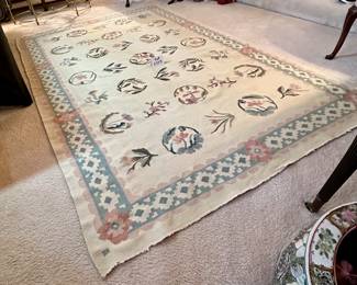 Hand Knotted woven Rug w/ floral design & geometric design   6' x 8'
