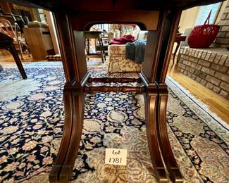 Beautiful Antique Drop Leaf Table, with 3 additional leaves