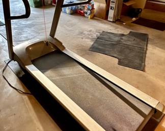 Precor 9.27 Treadmill in Excellent Condition. The 9.27 Treadmill has 10 programs, 2 User IDs, touch and telemetry heart rate with Smart Rate�, speed to 12 mph (19.3 kph), incline to 15% and multi-zone 
﻿shock absorption.