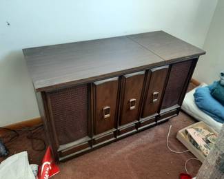 Zenith Stereo Console