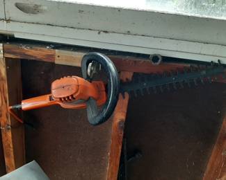 Electric  Hedge Trimmer 