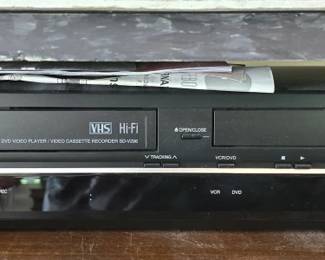 Toshiba VHS & DVD Player UNTESTED

