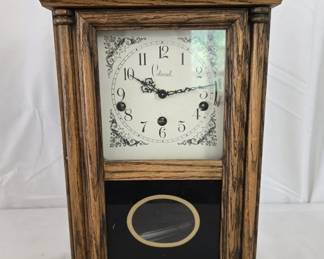 Vintage Colonial Mantle Clock
