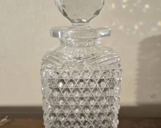 Absolutely stunning crystal decanter
