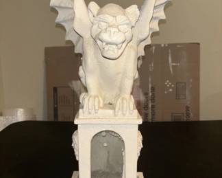 Decorative gargoyle statue

