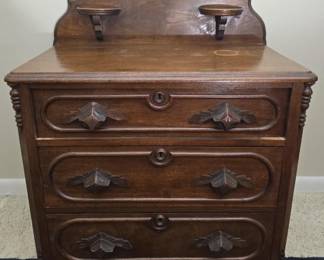 Vintage wood 3 drawer small chest

