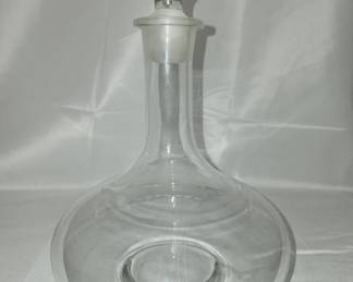 Gorgeous glass decanter with stopper
