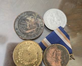 Lot of 4 commemorative tokens

