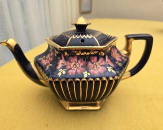 England hand painted tea pot
